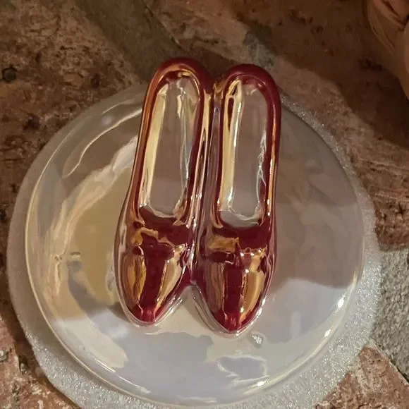 Rae Dunn Disney Wizard of Oz Mug Set Dorthy Mug Has Red Iridescent Heels Topper - Picture 4 of 8